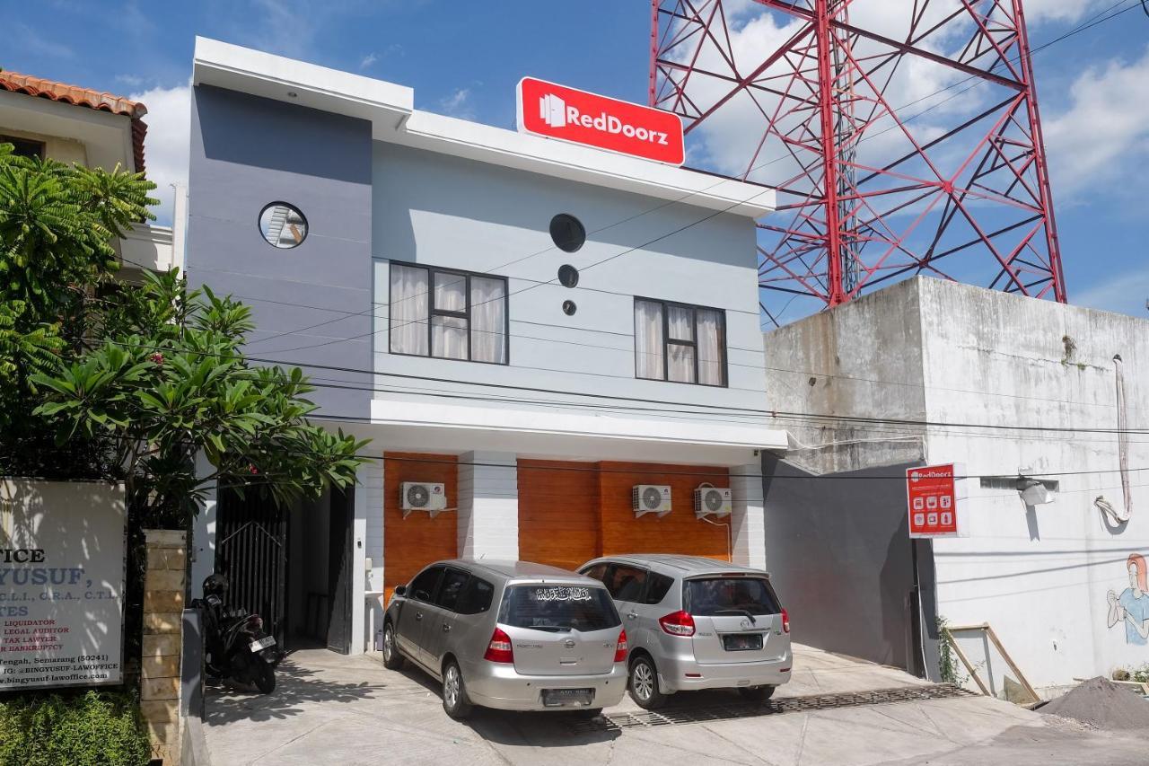 Reddoorz Near Tentrem Mall Semarang Hotel Exterior photo