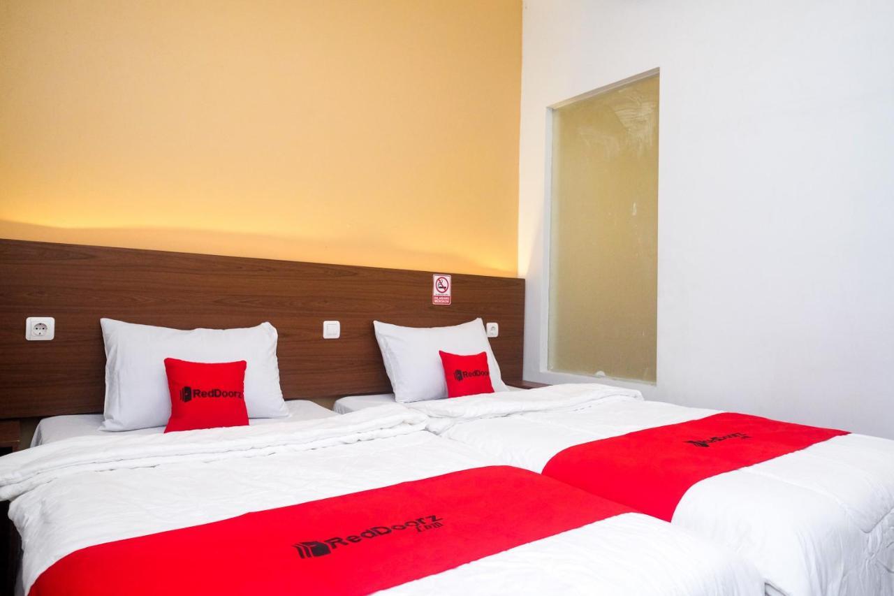 Reddoorz Near Tentrem Mall Semarang Hotel Exterior photo